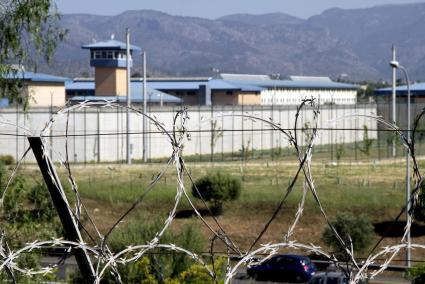 El PP reclama més protecció per a treballadors i reclusos de les presons de les Balears.