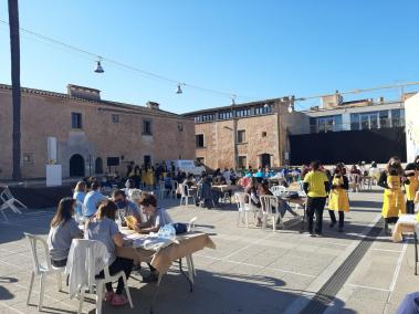 Desenes de persones han participat a Campos a la 'Llengua amb tàperes'.