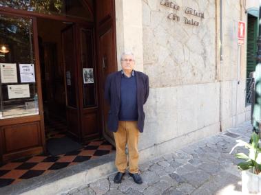 El president del GRES, Josep A. Morell, davant Can Dulce.