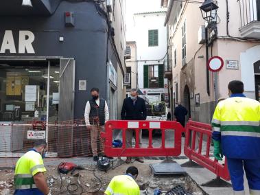 El regidor d'Obres, Jaume Bestard i el batle, Carlos Simarro.