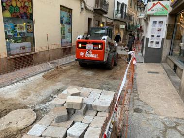 Una errada en la col·locació de les llambordes del carrer Bauzà endarrereix les obres