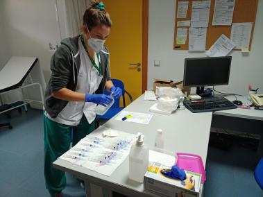 El PAC vacunarà demà als primers grans dependents