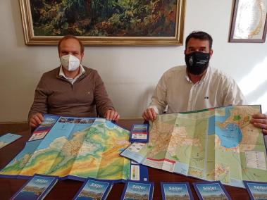 Lluís Rullan i Sebastià Aguiló amb el nou mapa. Foto: I.C.