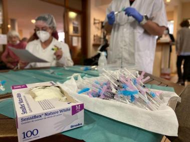 Arriben 200 vacunes de Pfizer per als majors de 80 anys