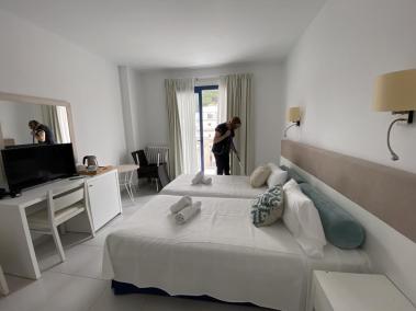 Els hotelers es preparen per rebre els primers turistes