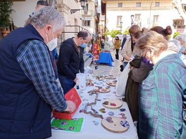Amb la compra de les arracades fetes al Brasil també s’ajuda a Es Rebost.