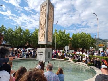 El mal temps trasllada al capvespre l'ofrena al Monument de l'11 de maig