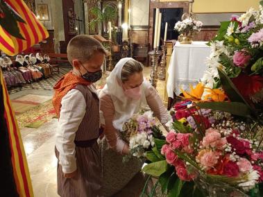L’ofrena de flors a la Mare de Déu de la Victòria es va celebrar a totes les esglésies.