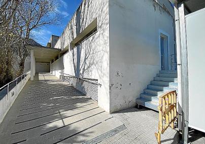 Els majors de 50 anys ja es poden vacunar demanant cita.