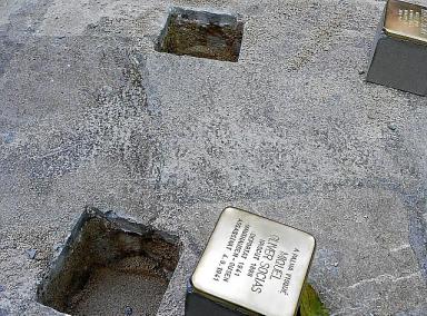 El projecte Stolpersteine s’inicià a Almenya.