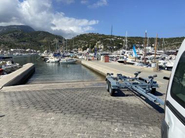 La rampa de varada es col·lapsa cada cap de setmana per l’allau d’embarcacions que s’amollen a la mar.