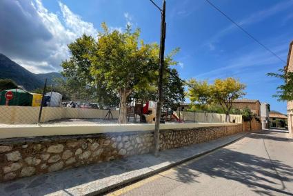 L'Ajuntament restaura les pintades vandàliques de Teixidores