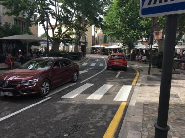 SOLLER. CIRCULACION. La reforma circulatoria del PP lleva más tráfico a la plaza. Señalización.