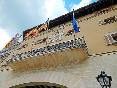 Els 17 regidors tendran 360.000 euros per gastar fins a final d’any.