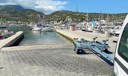 El Govern ha projectat 4 places per remolcs adossades a la rampa.