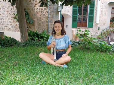 Lina Sampol és mestre d’infantil i té el Grau porfessional de Música amb especialitat de trompeta.