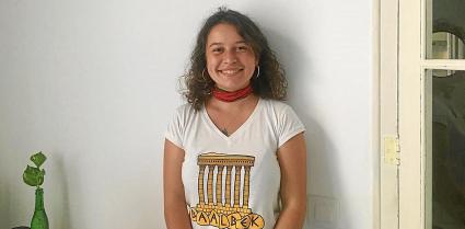 Sofia Zamrik és finalista de la beca talaiòtica amb la performance: El missatge que amaga el foc.