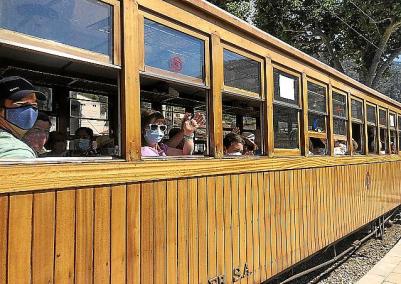 SOLLER - LOS SOCIOS DEL CLUB DEL SUSCRIPTOR DE ULTIMA HORA VIAJAN A SOLLER EN TREN.ÃÂ