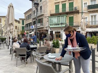 SOLLER. HOSTELERIA. RESTAURACION. Mas de 30 barres y restaurantes de Sóller reabren las terrazas