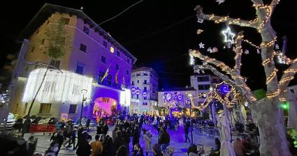L’encesa de llums donà el ‘sus’ a les festes de Nadal, ara restringides per mor de l’augment de casos.