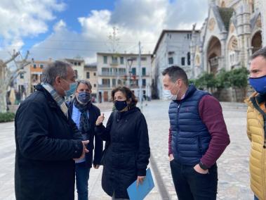 La consellera d'Afers Socials, Fina Santiago, visita l'Escorxador