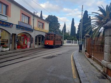 El tramvia reprèn el servei amb quatre freqüències