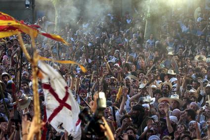 Pageses, pagesos i moros en la batalla final dela Plaça tot just abans del moment final i el més emotiu, el cant de la Balanguera.