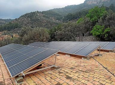 Fornalutx ja ha instal·lat plaques solars que donaran corrent a 8 comptadors