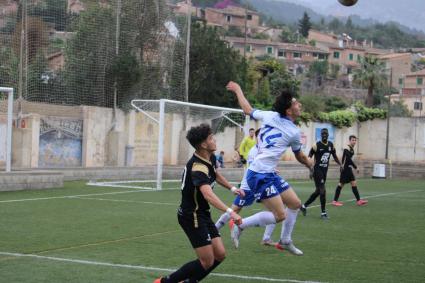 El solleric Raúl Aguilar fou titular per les nombroses baixes de l'equip.