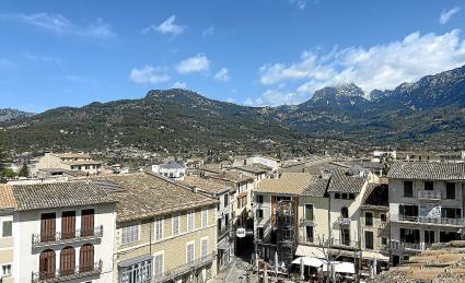 Els sollerics que tenguin un habitatge a sòl urbà podran instal·lar plaques solars damunt cobertes inclinades.