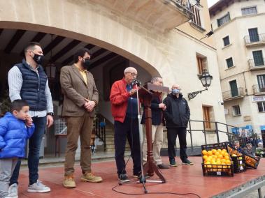 Toni Burgos llegint dissabte passat el pregó on demanà suport als pagesos.