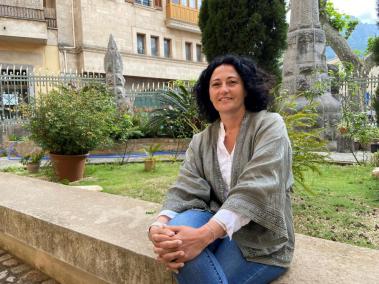 L’actual regidora entrà a l’Ajuntament fent feina de secretària de batlia amb Carlos Simarro.