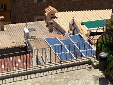 Les plaques als nuclis rurals podran ocupar tota la coberta per garantir l’autoconsum