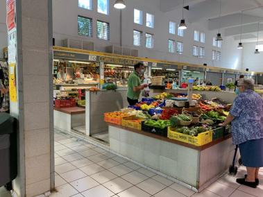 SOLLER. MERCADOS. La pujada de lÂ¿electricitat no afecta, de moment, als preus del mercat municipal