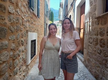 Les joves artistes Maria Bernat i Magdalena Sundin.