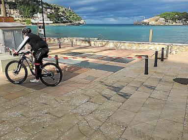 Acordonada parte de la plaza de sa Torre por hundimiento del pavimento.