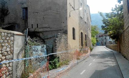 L’any 2017 la Vila hagué d’acordonar la zona per l’alarma sorgida de perill de despreniments cap al carrer.