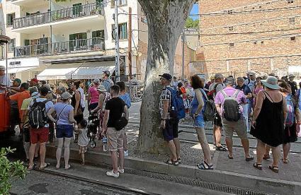 SOLLER - TURISMO - TURISTAS PASEANDO POR SOLLER.

EL SECTOR HOTELERO RECUPERA LOS VISITANTES Y LLEGA A NIVELES DE OCUPACION DEL AÃâO 2019.