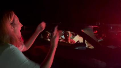 Captura d’un dels vídeos enregistrat per una veïnada que els demana que aturin la música.