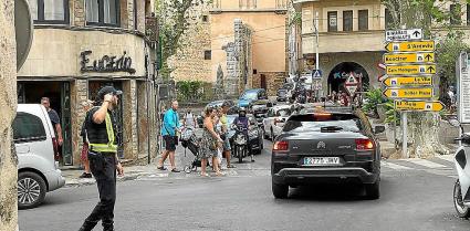 A diari es formen llargues cues de vehicles al centre que col·lapsen Sóller.