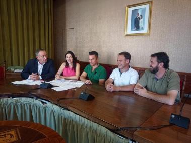 Cati Pomar, al centre, durant la presentació.