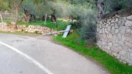 Tiren a terra el senyal que indica que la carretera va ser feta per presos