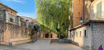 Imatge del pati interior de les Escolàpies on s’eliminarà el pàrquing.