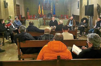 La reunió entre les entitats i l’Ajuntament se celebrà el dimarts a la Sala Magna.