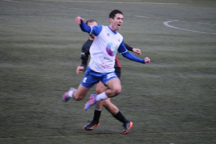 Aitor celebra el gol que valdria tres valuossóissims punts.