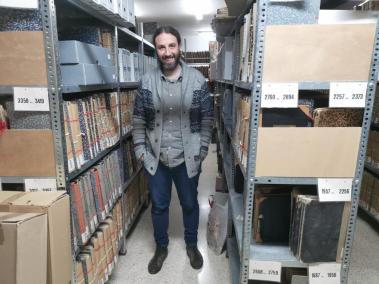 L’autor del llibre ‘Història de Sóller’, Antoni Quetglas, a l’arxiu de l’Ajuntament.