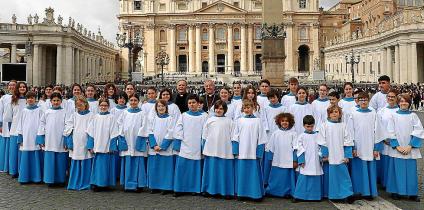 Els Blauets a la Plaça de Sant Pere del Vaticà on cantaren quatre cançons.
