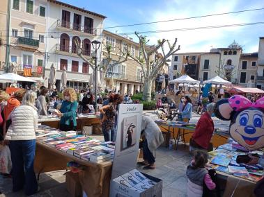 Imatge del Sant Jordi celebrat el passat any 2022 a la Plaça Constitució.