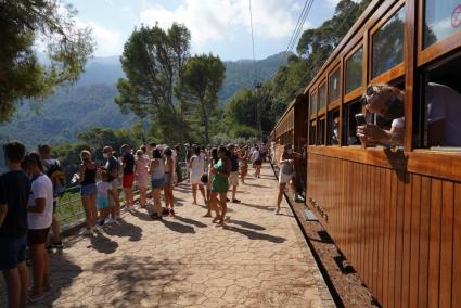 MALLORCA - Un trayecto libre de virus en tren, tranvÃ­a y barco recorre Palma, SÃ³ller y el Port