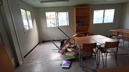 Estat d'una aula del col·legi de Fornalutx.
